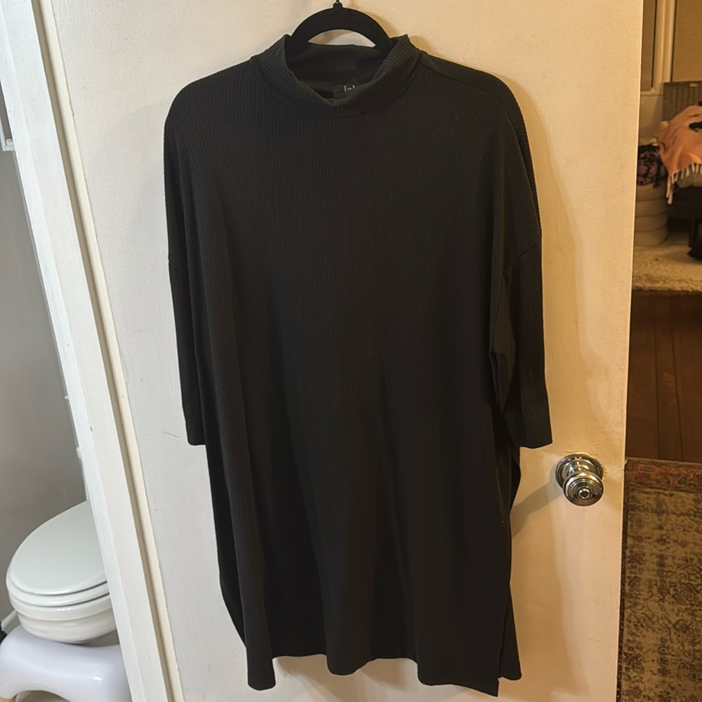 Gently worn Dressed in Lala Icon Mock Neck Black (L)